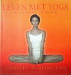 Turlington , Christy . [ isbn  9789069636085 ]  1420 - Leven met Yoga . ( Op zoek naar innerlijke schoonheid . )  Topmodel Christy Turlington maakt ons in haar boek deelgenoot van haar passie voor yoga. Het boek is toegankelijk, aantrekkelijk en inzichtelijk en zal een breed publiek aanspreken.  -