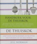 Norman , Jill . & Henk Noy . [ ISBN 9789077363140 ]3819 - Handboek voor de Thuiskok . ( Stap-voor-stap technieken en recepten van topchefs uit de hele wereld . )  Dit allesomvattende kookboeks met praktische antwoorden op elk aspect van koken geeft de lezer het zelfvertrouwen om goed en steeds met -