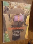 Nieuwhoff, Constance - Klederdrachten / Een reis langs de levende streekdrachten van Nederland