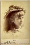 Mora, Jose Maria from New York. - Photography carte-de-visite | Portrait photo of actress Maude with tangled hair by photographer Jose Maria Mora from New York, ca 1870?, 1 p.