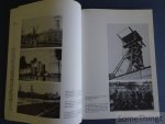 N/A. - Zwartberg: zevenduizend flonkerende kristallen. Jubileumboek uitgegeven naar aanleiding van de viering van vijftig jaar Lacoste kerk te Genk-Zwartberg.