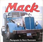  - VRACHTWAGENS / TRUCKS:   MACK:  Bulldog of American Highways - Henry Rasmussen - uitgave Motorboek Int, hardcover