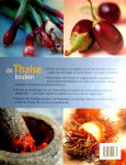 Bastyra , Judy .  & Becky Johnson . [ isbn 9789059201675 ]  inv 2016 - De Thaise keuken . ( In de Thaise cultuur is het een feest om maaltijden voor te bereiden, te koken en op te dienen. Elke maaltijd is een heerlijkheid. Dit boek opent met een overzicht van de geschiedenis van het land en ontdekt de culinaire en  -