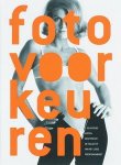PRONK, JOKE & TINEKE DE RUITER [SAMENSTELLING]. - Fotovoorkeuren. 50 auteurs kiezen een foto uit de collectie van het Leids Prentenkabinet. isbn 9789078068150