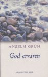 Grun, Anselm - God ervaren. Met meditatieve teksten van Maria-Magdalena Robben.