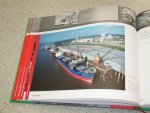 Redactie Centraal Bureau Voor De Rijn- En Binnenvaart / Diverse Auteurs - Rivers of the World. Binnenvaart op Wereldschaal. Inland Shipping a Global Player. Incl. cd-rom.