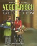 Duerinck , Miki . & Kritin Leybaert . [ isbn 9789002219771 ] 0218 - Vegetarisch Genieten . ( Creatieve, verrassende en veelzijdige recepten . )  Velen willen af en toe wat meer vegetarische gerechten op het menu, alleen ontbreekt het hun vaak aan originele ideeën. Met Vegetarisch genieten is dit probleem voorgoed -