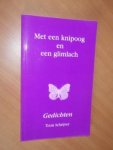 Schrijver, Toon - Met een knipoog en een glimlach