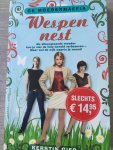 Gier, Kerstin, Vitataal - De moedermaffia / wespennest