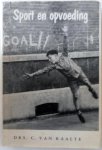 Raalte C van; Illustrator:Hartkamp Bert - Sport en opvoeding Over de zedelijke waarden van sportbeoefening door de jeugd