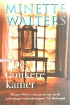  - MINETTE WALTERS - De donkere Kamer - uitg. Pockethuis, 348 blz.