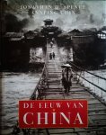Spence , Jonathan . [ isbn 9789041401199 ] 4912 - De Eeuw van China . ( China heeft een verbijsterende eeuw achter de rug. De afbrokkeling van de laatste keizerlijke dynastie eindigde met de troonsafstand van de laatste keizer in 1912, waarmee het land werd overgeleverd aan plunderende warlords en -