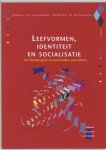 J. Kooistra, I. van Mourik - Leefvormen, identiteit en socialisatie