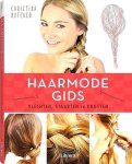 Butcher , Christina . [ ISBN 9789089986474 ] 2919 - Haarmode Gids / Haarmodegids . ( Vlechten, Staarten en Knotten . ) Realiseer je eigen stylish look met deze fantastische kapsels. Met de perfecte vlecht, staart, knot of twist maak je je outfit helemaal af. Of je nu casual naar school of zakelijk -