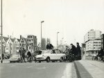 MARLE, Hans van. - Groep studenten met man in een open Daf einde zestiger jaren in de Weespetsraat.