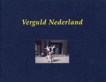 EK, GERRIT-JAN VAN & FRANK SCHALLMAIER (SAMENSTELL - Verguld Nederland. Het vernis van de welvaart in acht fotoreportages.