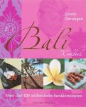 Gerungan , Lonny . [ ISBN 9789059562301 ] 2718 - Het Bali Kookboek . ( Meer dan 100 authentieke familierecepten . )  Dit is het eerste kookboek over de authentieke keuken van Bali, geschreven door een op dit Indonesische eiland geboren en getogen chefkok. Voor de samenstelling van dit boek maakte -