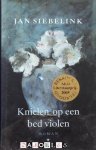 Jan Siebelink - Knielen op een bed violen