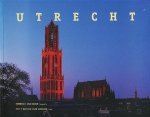 Doorn, Herman H. / Hart, Piet `t / Verbeeck, Stijn - Utrecht. Fraai fotoboek. Engels/Nederlands