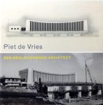Rienk Terpstra - Piet de Vries, een beeldhouwend architect