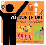 Fagerstrom , Derek . & Lauren Smith . [ ISBN 9789058979452 ] 3610 - Zó  Doe  je  Dat . ( 501 Onmisbare, overbodige en best wel handige dingen die je écht moet kunnen . ) Hoe doe je dat? Een plant verpotten, een kameel bestijgen, buikdansen, een huisdier temperaturen, een ei bakken, sokken opvouwen, lucht , gitaar, -