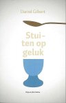 Gilbert , Daniel . [ isbn 9789035134157 ]  3817 - Stuiten op Geluk . ( Hoe geluk gevonden kan worden . ) ‘Stuiten op geluk is een absoluut fantastisch boek dat je diepste overtuigingen over hoe je eigen geest werkt onderuit haalt. Gilberts boek is steeds onderhoudend en is de perfecte gids voor -