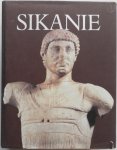 Carratelli Giovanni Pugliese - Sikanie Storia e civilta della Sicilia greca Antica madre collana di studi suli `Italia antica met losse bijlagen inleiding en tekst bij afbeeldingen 3 talen Engels Duits Frans en losse kaart topografie