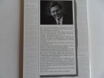 Nieuwenhuizen, Bert van. [ ! GESIGNEERD ]. - De Achtste Kolom. - Zesenvijftig impressies uit het Zeister leven.