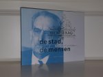 Riet, M. van der - Den Haag, de stad, de mensen. Een geschiedenis in 18 foto's
