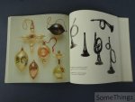 Pfistermeister, Ursula und Stille, Eva. - Christbaumschmuck. Ein Buch für Sammler und Liebhaber alter Dinge. Mit 507 Abbildungen und 30 Farbtafeln. [Durchgesehene Auflage mit völlig neu gestalteten Bildteil]