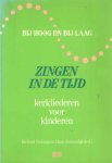 Vissinga, Richard & Hans Zoutendijk (red.) - Bij Hoog en Laag. Zingen in de tijd. Kerkliederen voor kinderen