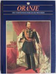 Hoek, K.A. van den; e.a.Illustrator : Velde, Pacale van der e.a. e.a - Oranje Ons vorstenhuis door de eeuwen heen  De Koningen en hun familie