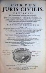 Dionysii Gothofredi , Justinien, Léon, Denys Godefroy, Antonius Anselmo, Jacques Cujas, Joan Blaeu, Lodewijk Elzevier, Daniel Elzevier, Franciscus Hackius - Corpus juris civilis, pandectis Ad Florentinum archetypum expressis, institutionibus, codice et novellis, Addito textu Graeco, ut & in Digestis & Codice, Legibus & Constitutionibus Graecis, cum optimis quibusque Editionibus collatis. Cum notis...