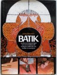 Houston John - Batik Moderne toepassingen van een traditionele oosterse methode om stoffen te versieren
