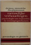 Munnichs J M A, Janmaat J F J - Menselijke verhoudingen  psychologie van bejaarden in verzorgingstehuizen Gerontologie en geriatrie met krantenknipsel