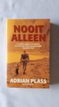 Plass, Adrian - Nooit alleen / een bijbels dagboek voor iedereen die Jezus volgt en die weg soms moeilijk begaanbaar vindt Plass, Adrian - Nooit alleen / een bijbels dagboek voor iedereen die Jezus volgt en die weg soms moeilijk begaanbaar vindt