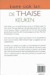 Lan , Kwee Siok . [ isbn 9789055011674 ]  inv.  1716 - De Thaise Keuken . ( Ruim 250 Authentieke recepten . ) Thais koken is een van de nieuwste culinaire trends. Dat is niet verwonderlijk, want geen keuken is zo verrassend en zo kleurig en geurig als de Thaise keuken.  -