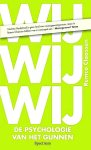Claassen , Remco . [ isbn 9789049102395 ] 5217 - Wij . ( De psychologie van het gunnen . De kunst van het manipuhelpen . )  Je weet wat je wilt, maar... je bent er nog niet! Nu begint het spannende spel om het voor elkaar te krijgen. En ja, dan een breed scala van anderen in beeld:  -