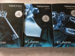 James, E.L. - Drie delen; Vijftig tinten vrij, grijs en Donkerder.