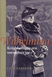 Cees Fasseur, Cees Fasseur - Wilhelmina Krijgshaftig in een vormeloze jas
