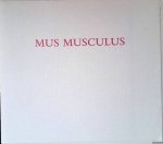 Laat, A.H.M. de - Mus musculus: De heruitgave van een in 1925 verschenen proefschrift ter ontbunseling van de historische identiteit, betekenis en reikwijdte van de huismuis maar vooral ter verkrijging van de graad van doctor aan de Universiteit van Vistjebjorg...