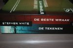 White, Stephen - De beste wraak, De tekenen.