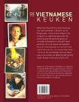 Chinn , Bobby . [ isbn 9789047506003 ] 2413 - De Vietnamese Keuken . ( Verhalen en recepten uit Vietnam . ) Bobby Chinn beschrijft hoe dicht Vietnamees eten, wat hem betreft, in de buurt van het Nirvana komt : frisse, zuivere smaken, licht en gezond, en ongelooflijk gevarieerd.  -
