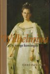 Fasseur (Balikpapan in Nederlands-Indië, 11 december 1938 – Leiden, 13 maart 2016), Cornelis (Cees) - Wilhelmina - De jonge koningin - De Jonge Koningin is het eerste deel van een tweedelige biografie over Wilhelmina. Het beschrijft de jeugd en de opvoeding van de jonge prinses, haar bewogen huwelijk met de Duitse hertog Hendrik en haar persoonlijk