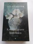 Siebelink, J. - Knielen op een bed violen