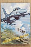 JONG, A.P. DE. - Vlucht door de tijd. 75 jaar Nederlandse luchtmacht.