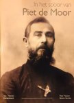 Wijnen, Kees. - In het spoor van Piet de Moor. Missionaris van het heilig Hart. Van Hoeven Oudenbosch ------ Naar Papoea Nieuw Guinea.