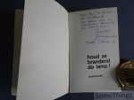 Mattelaer, Eugène - Houd ze brandend de lamp! Poëziebundel. [Met opdracht.]