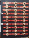 N.n. - Sigarenbandjes. 4 Albums met circa 5000 sigarenbandjes van hoofdzake- lijk Nederlandse sigarenfabrieken. N.n. - Sigarenbandjes. 4 Albums met circa 5000 sigarenbandjes van hoofdzake- lijk Nederlandse sigarenfabrieken.