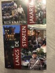 Knapen, Ben - Langs de straten van Jakarta / het dagelijks leven in de hoofdstad van Indonesie